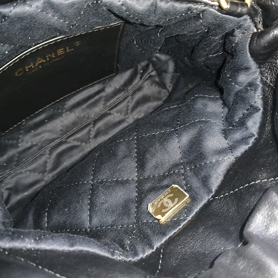 CHANEL 22 Mini Quilted Calfskin Black