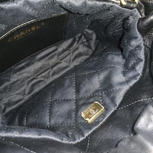 CHANEL 22 Mini Quilted Calfskin Black