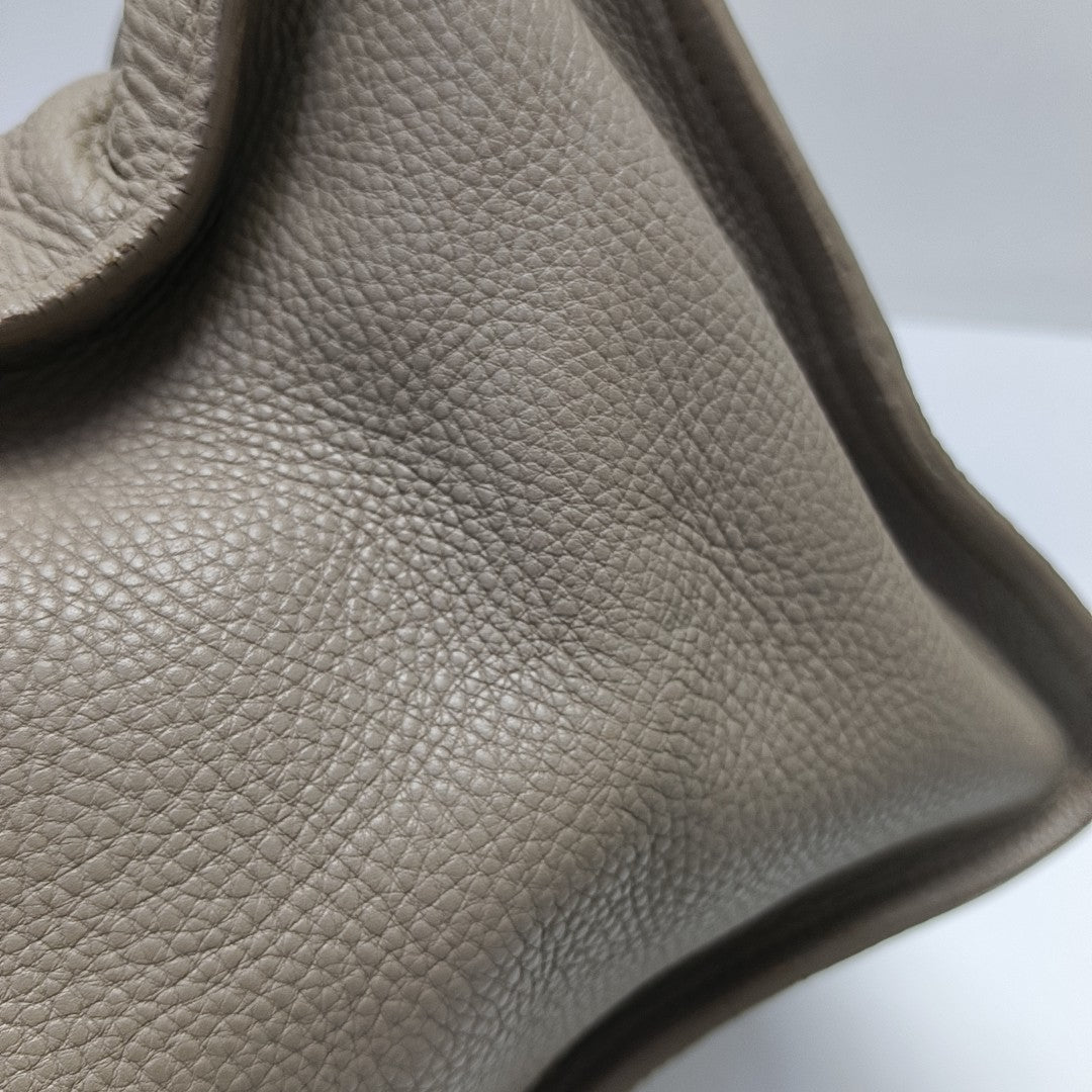 Galleria Zip Front Pocket Calfskin Gray