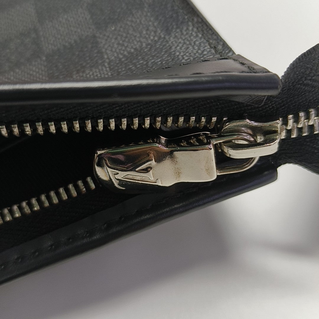 Pochette Voyag MM Damier Graphite Coated Canvas Gray