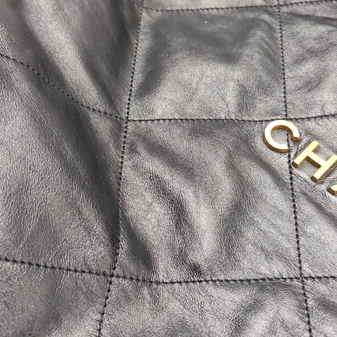 CHANEL 22 Large Quilted Calfskin Black