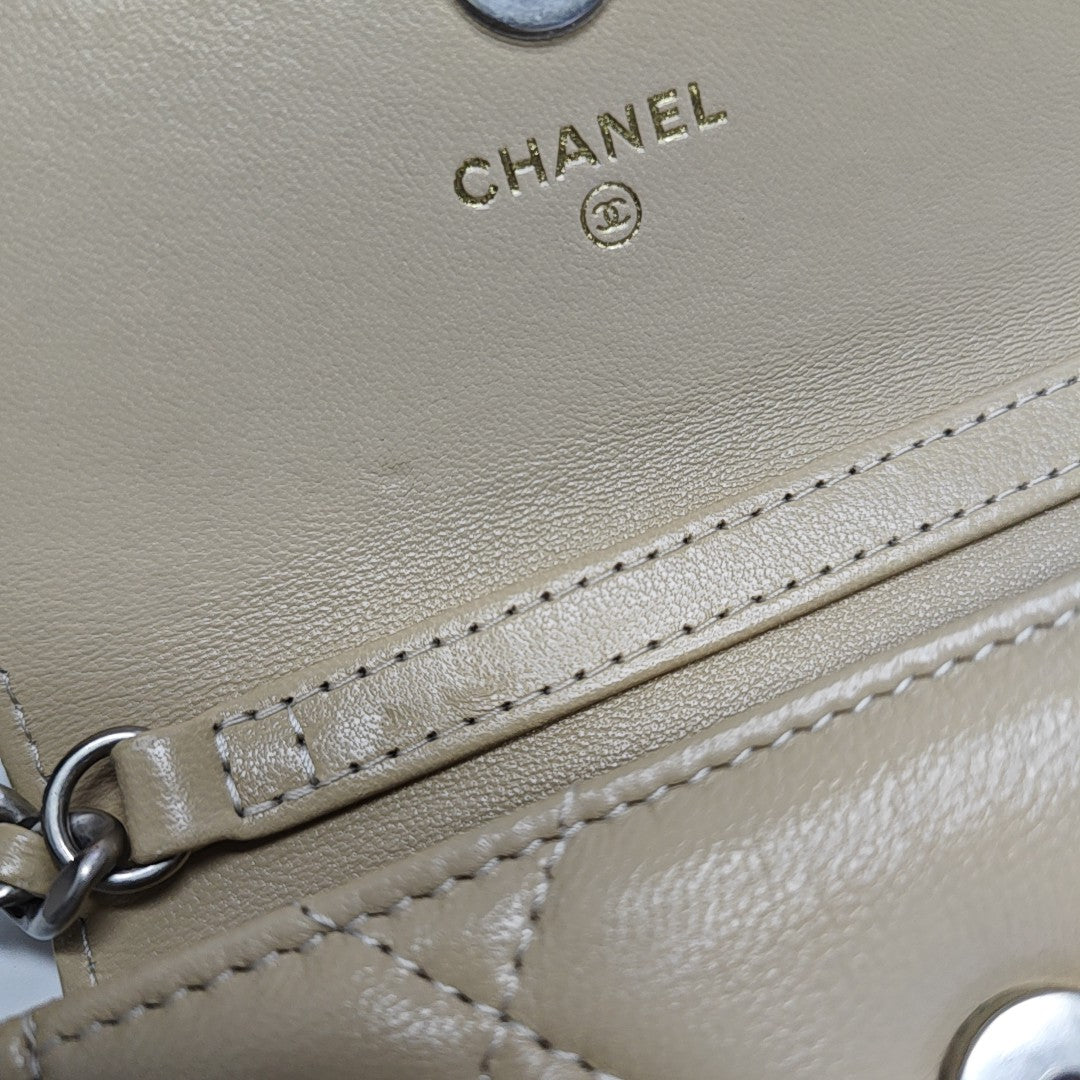Authenticated pre-owned  CHANEL 19 Quilted Lambskin Beige - Shoulder Bag at Looply