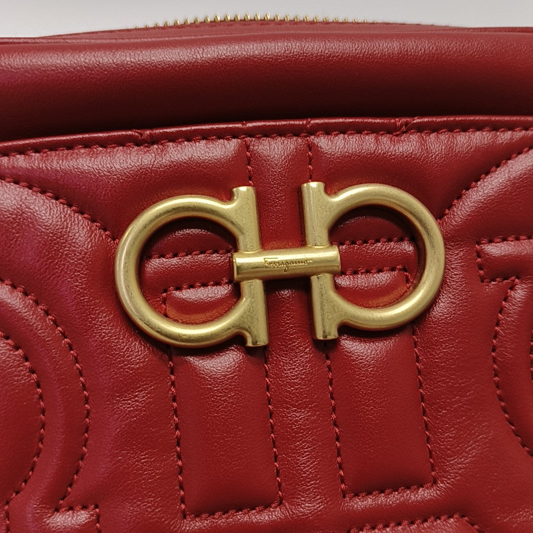 Authenticated pre-owned  Gancini Quilted Calfskin Red - Shoulder Bag at Looply