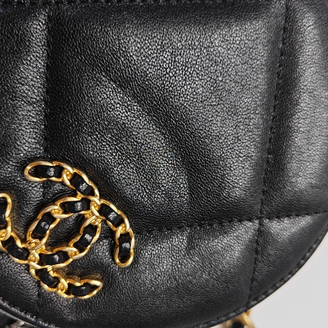 Authenticated pre-owned  CHANEL 19 Quilted Lambskin Black - Shoulder Bag at Looply