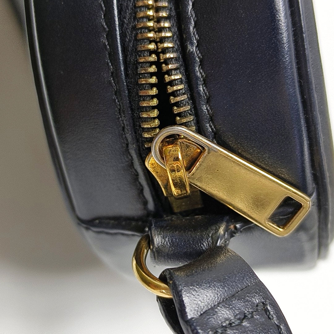 Authenticated pre-owned  TRIOMPHE Calfskin Black - Crossbody Bag at Looply