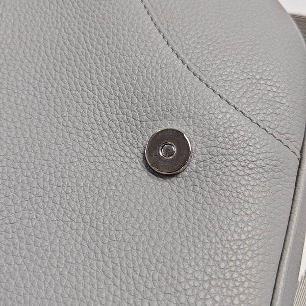 Authenticated pre-owned  Saddle Medium Calfskin Grey - Crossbody Bag at Looply
