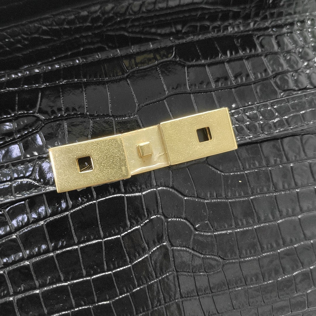 MANHATTAN Small Calfskin Black