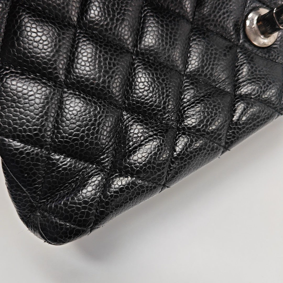 Authenticated pre-owned  CLASSIC FLAP Medium Quilted Grained Calfskin Black - Crossbody Bag at Looply