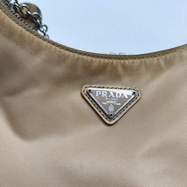 Authenticated pre-owned  Re-Edition2005 Nylon Beige - Shoulder Bag at Looply