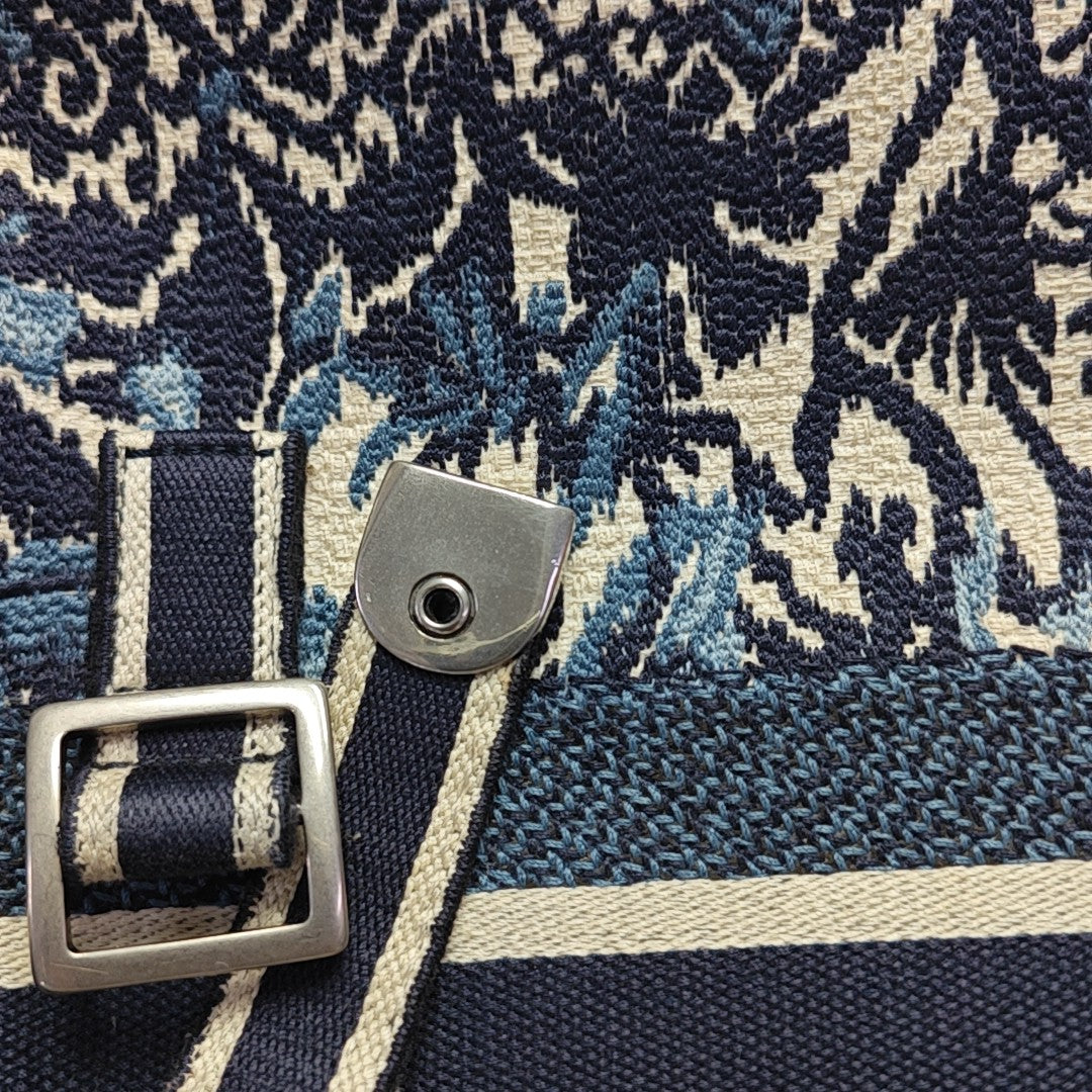 Authenticated pre-owned  Diorcamp Fabric Blue - Crossbody Bag at Looply