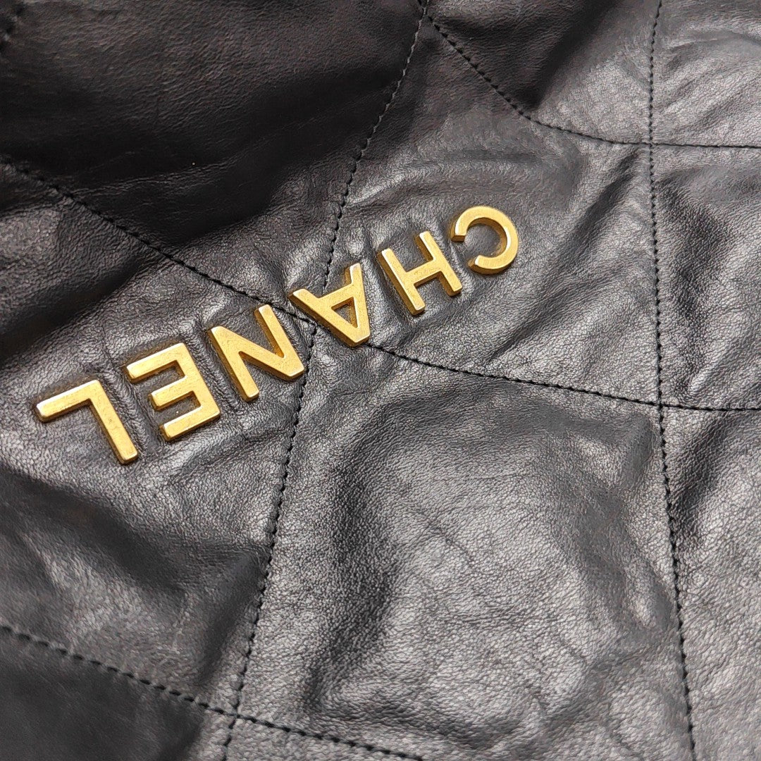 CHANEL 22 Small Quilted Calfskin Black