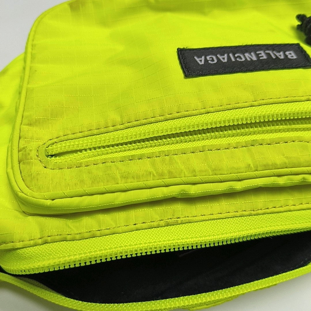 Authenticated pre-owned  Explorer Nylon Green - Belt Bag at Looply