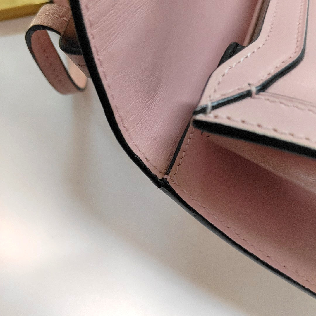 Authenticated pre-owned  Barcelona Medium Calfskin Pink - Crossbody Bag at Looply