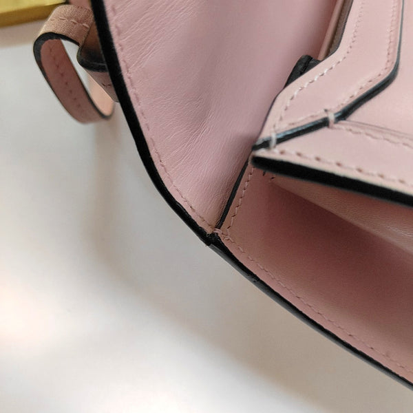 Authenticated pre-owned  Barcelona Medium Calfskin Pink - Crossbody Bag at Looply