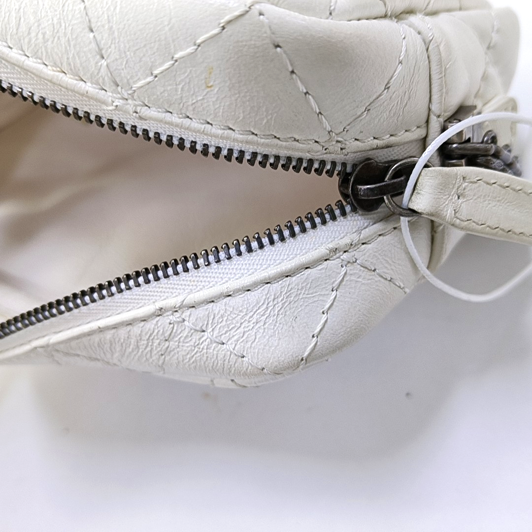 Authenticated pre-owned  2.55 Quilted Calfskin White - Crossbody Bag at Looply