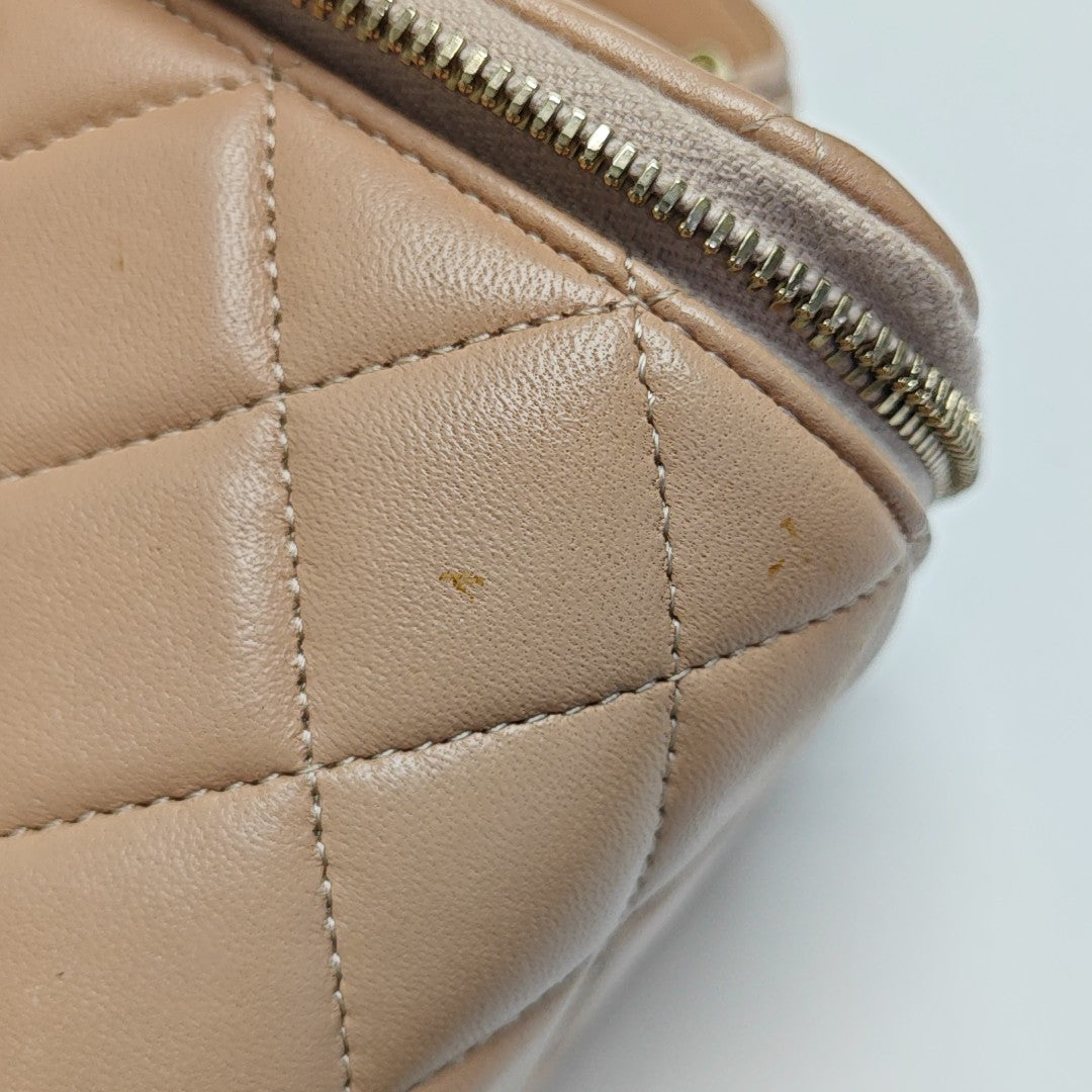 VANITY CASE Small Quilted Lambskin Brown