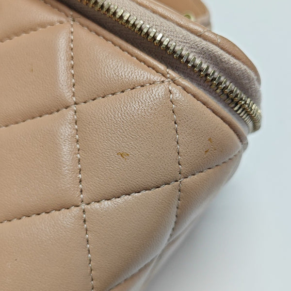 VANITY CASE Small Quilted Lambskin Brown