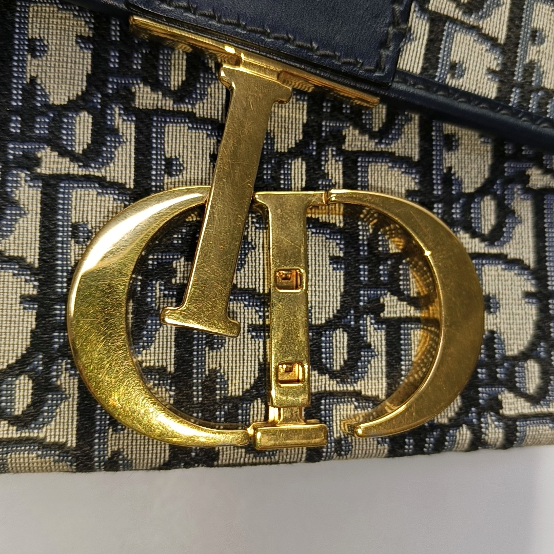Authenticated pre-owned  30 Montaigne Oblique Canvas Blue - Crossbody Bag at Looply