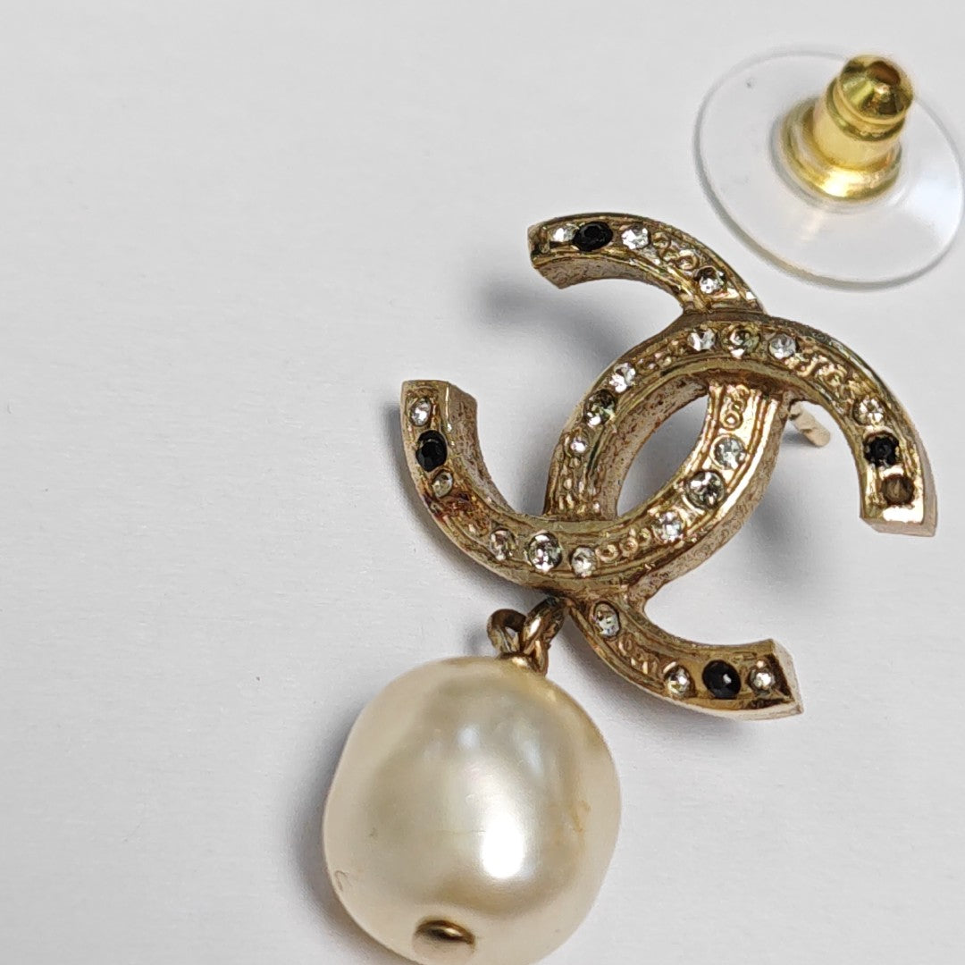 CC Logo Metal Gold Earrings