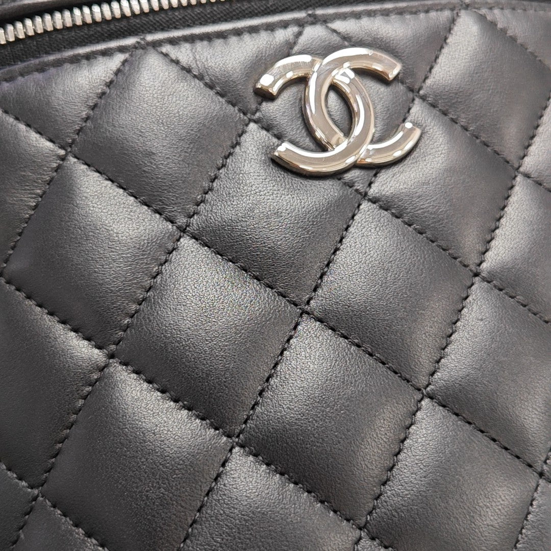 VANITY CASE Small Quilted Lambskin Black