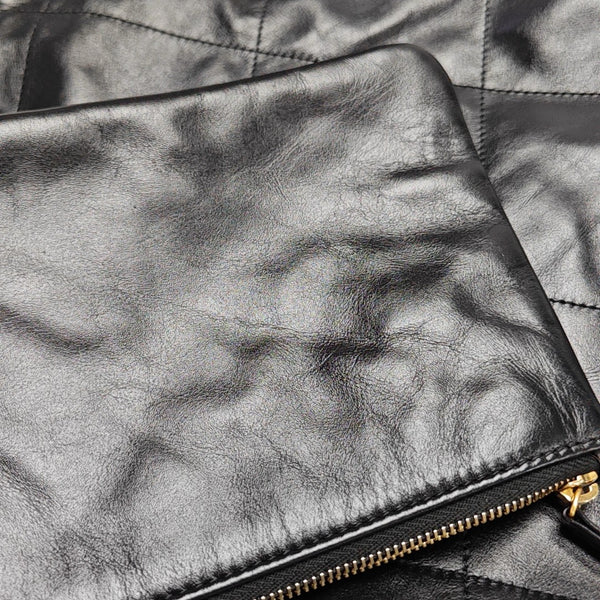 CHANEL 22 Medium Quilted Calfskin Black
