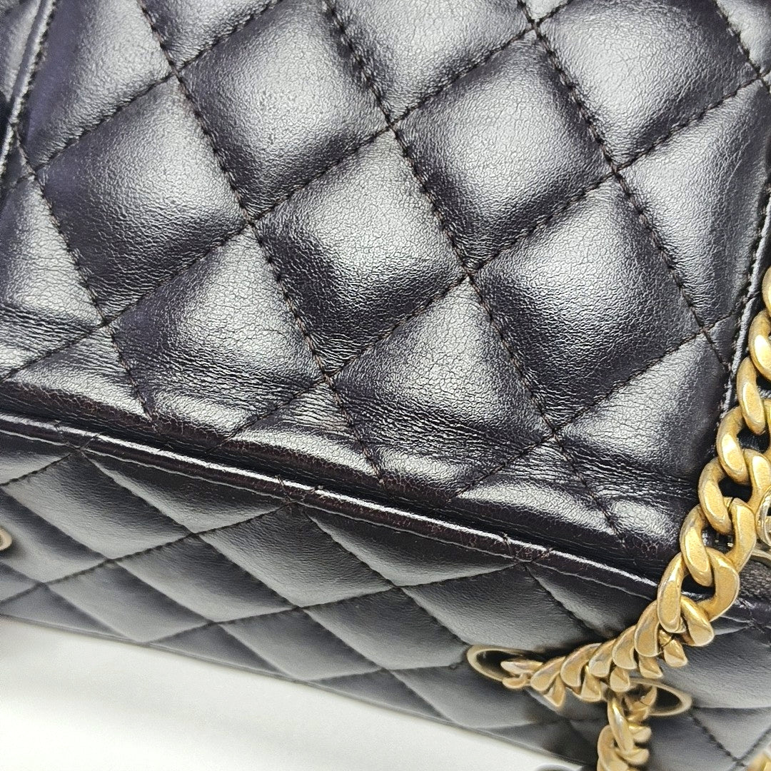 Authenticated pre-owned  VANITY CASE Quilted Lambskin Black - Crossbody Bag at Looply
