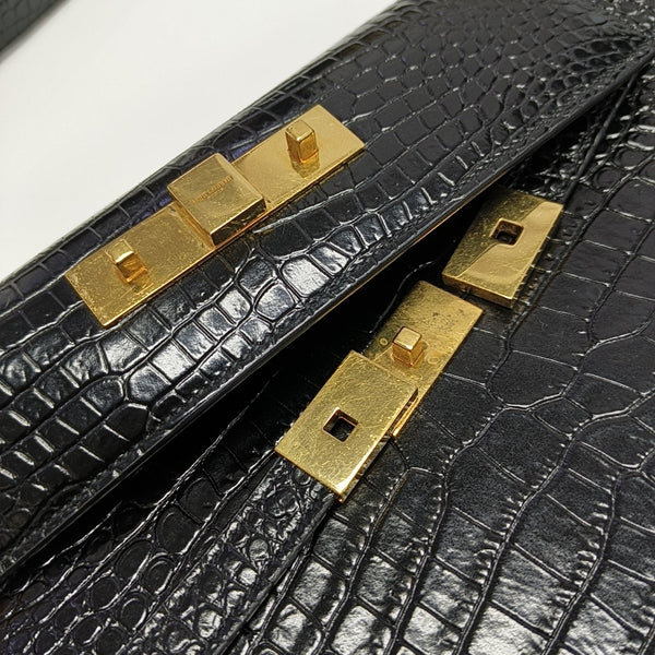 MANHATTAN Medium Calfskin Black
