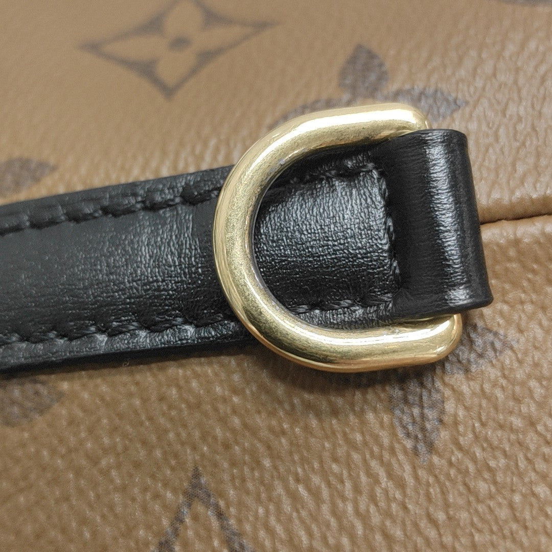 NOÉ PURSE LV CHARMS Monogram Coated Canvas Brown
