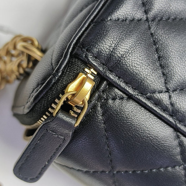 VANITY CASE Medium Quilted Lambskin Black