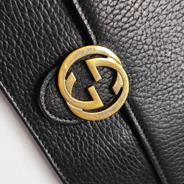 Authenticated pre-owned  Interlocking G Calfskin Black - Crossbody Bag at Looply