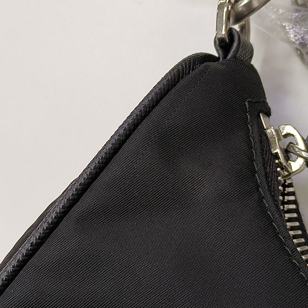 Re-Edition2005 Nylon Black