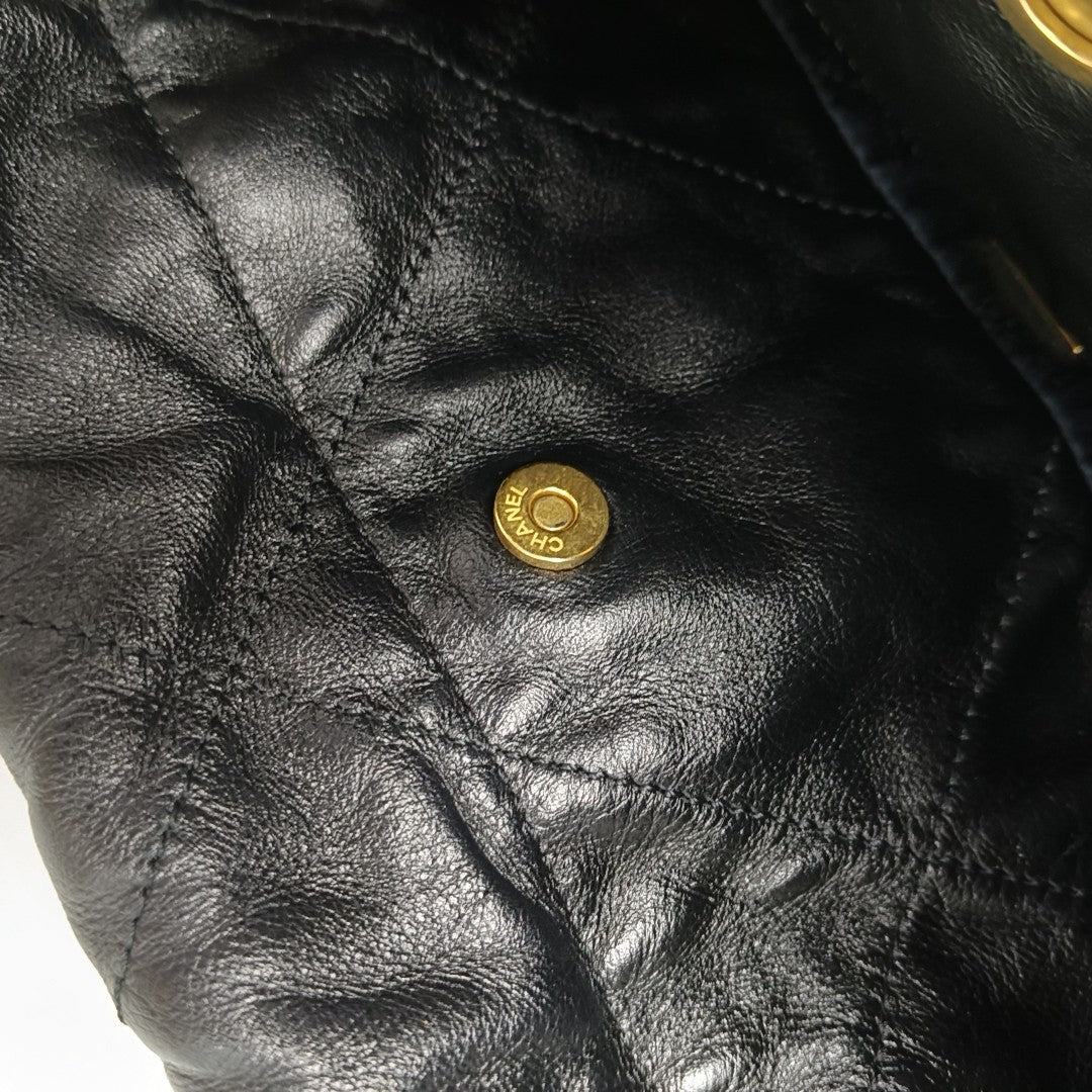 CHANEL 22 Small Quilted Calfskin Black