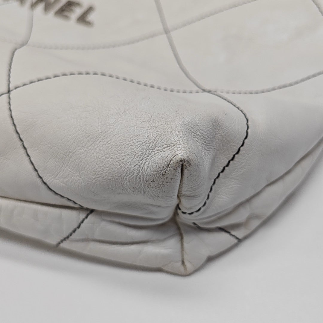CHANEL 22 Medium Quilted Calfskin White