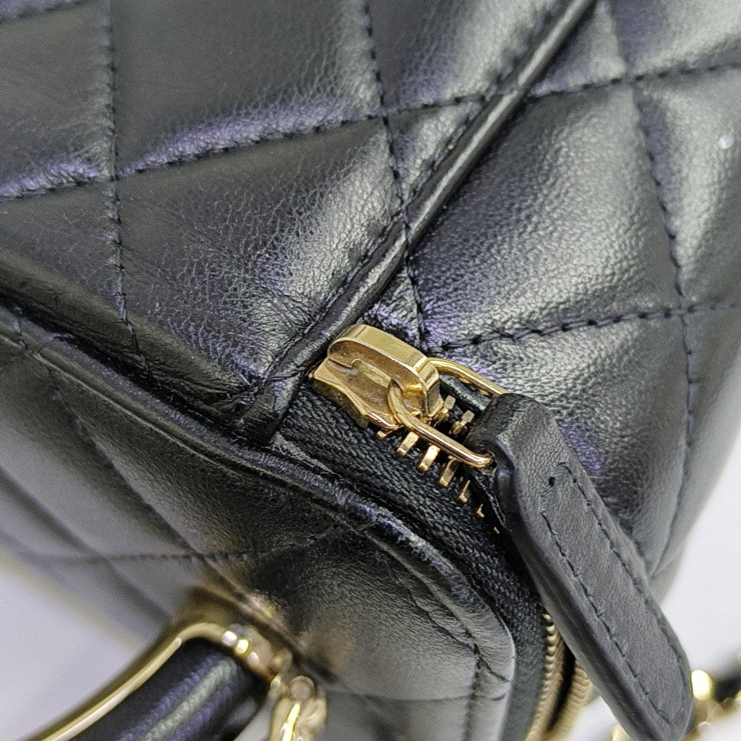 VANITY CASE Small Quilted Lambskin Black
