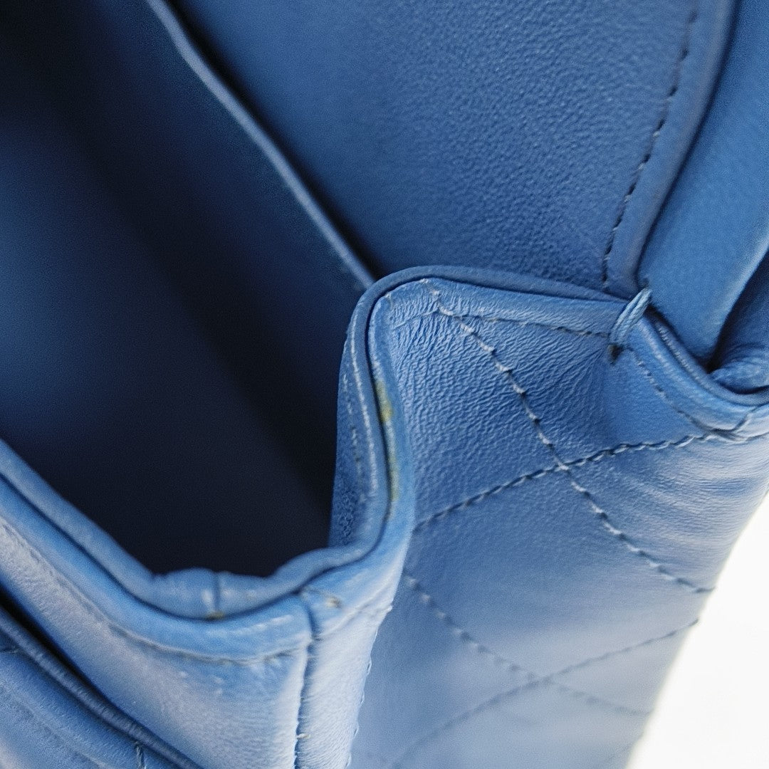 CLASSIC FLAP Medium Quilted Lambskin Blue