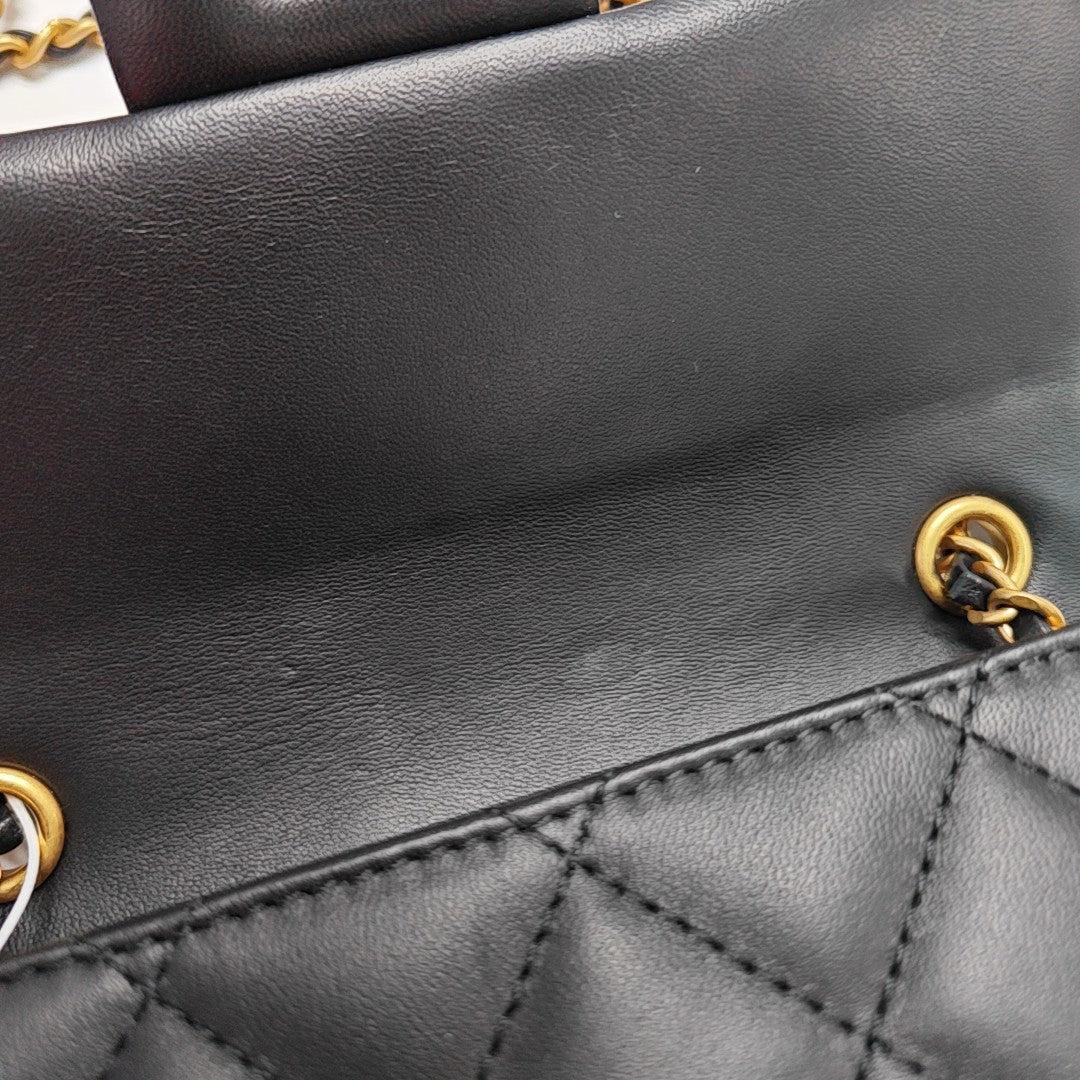 CLASSIC FLAP Small Quilted Lambskin Black