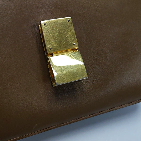 Authenticated pre-owned  CLASSIC BOX Medium Calfskin Brown - Shoulder Bag at Looply
