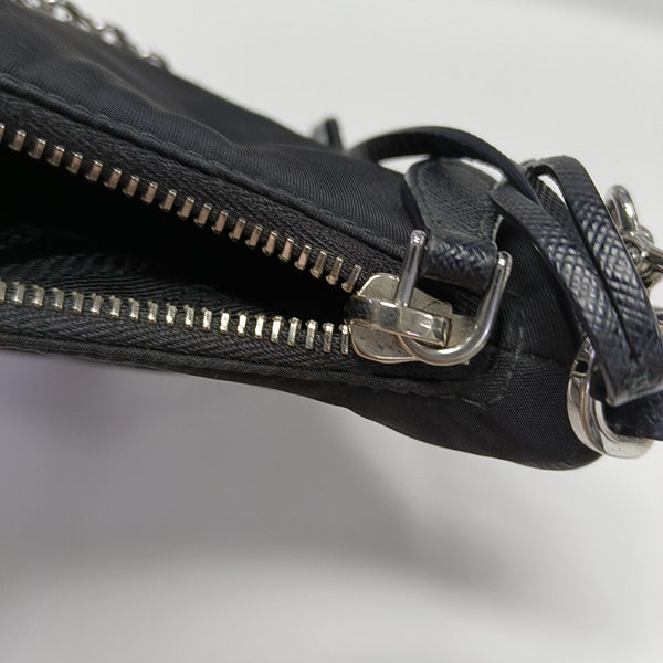 Authenticated pre-owned  Re-Edition2005 Nylon Black - Crossbody Bag at Looply