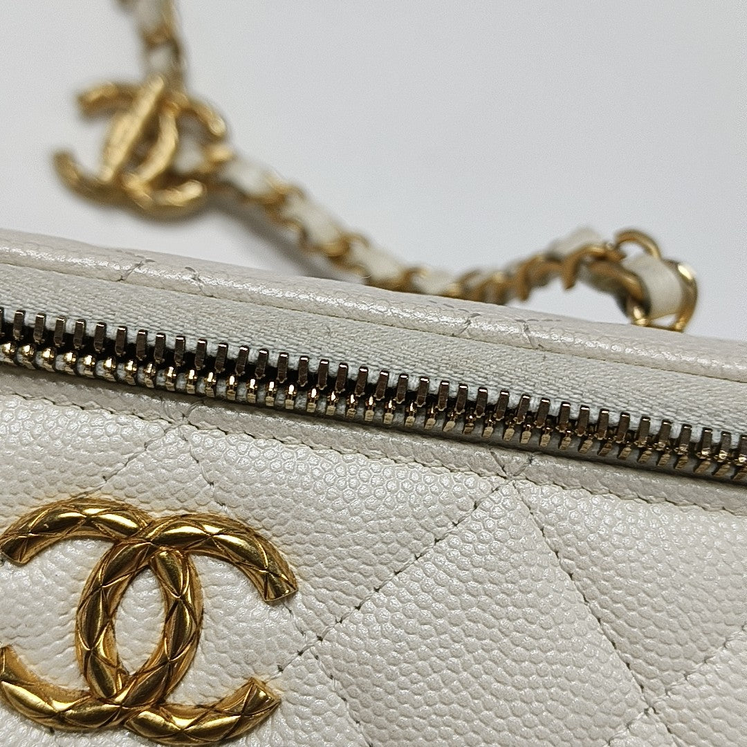VANITY CASE Small Quilted Grained Calfskin White