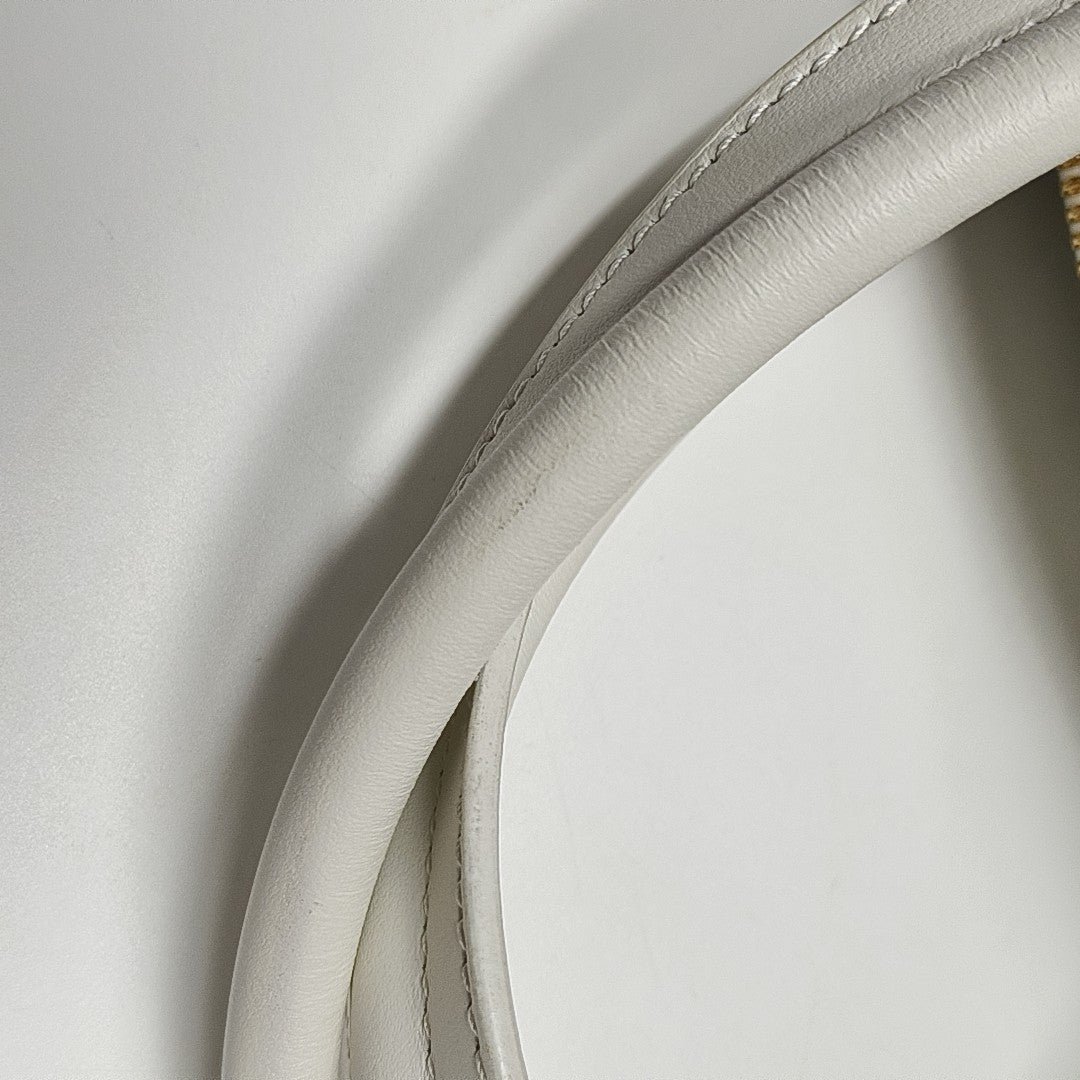 Vibe Medium Calfskin White