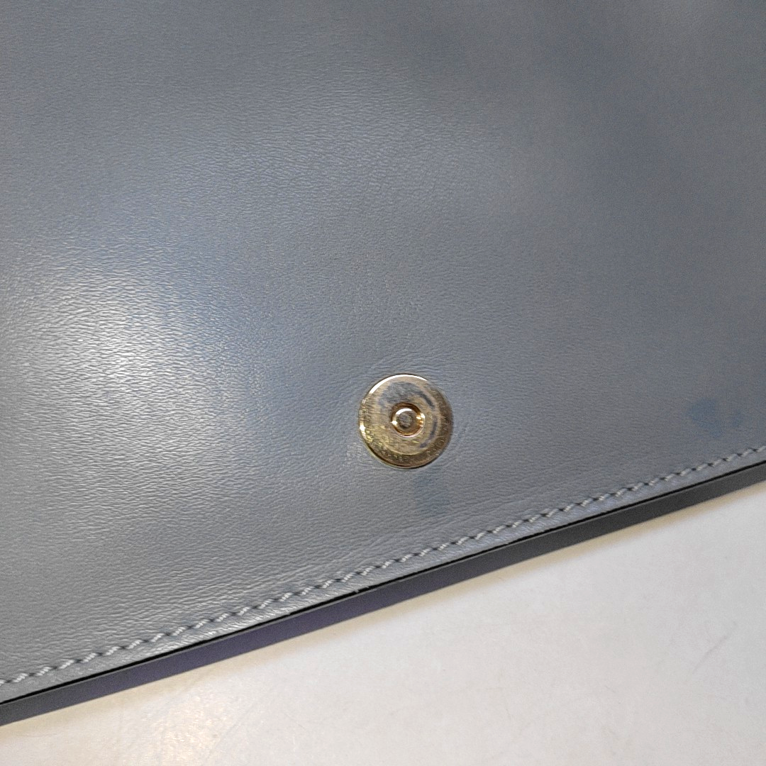 Authenticated pre-owned  Rockstud Calfskin Blue - Clutch at Looply