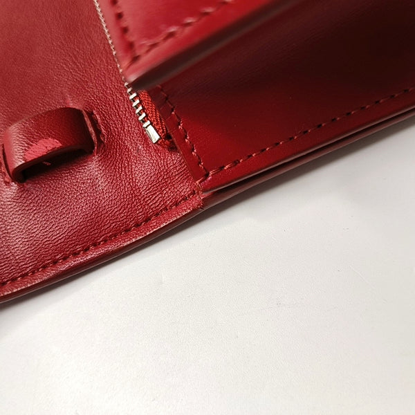 Authenticated pre-owned  CLASSIC BOX Medium Calfskin Red - Shoulder Bag at Looply