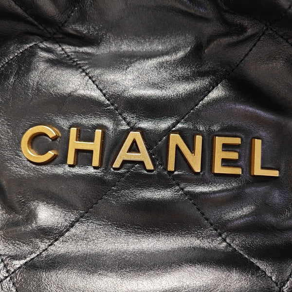 CHANEL 22 Small Quilted Calfskin Black