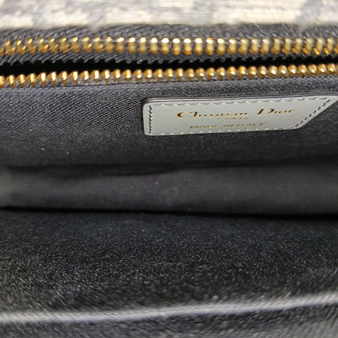 30 Montaigne Oblique Canvas Gray