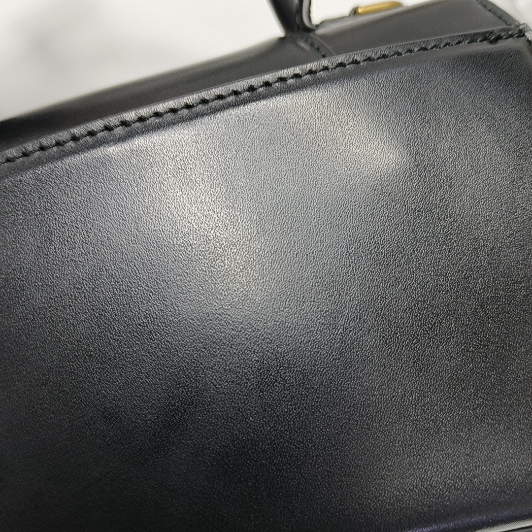 Hourglass XS Calfskin Black
