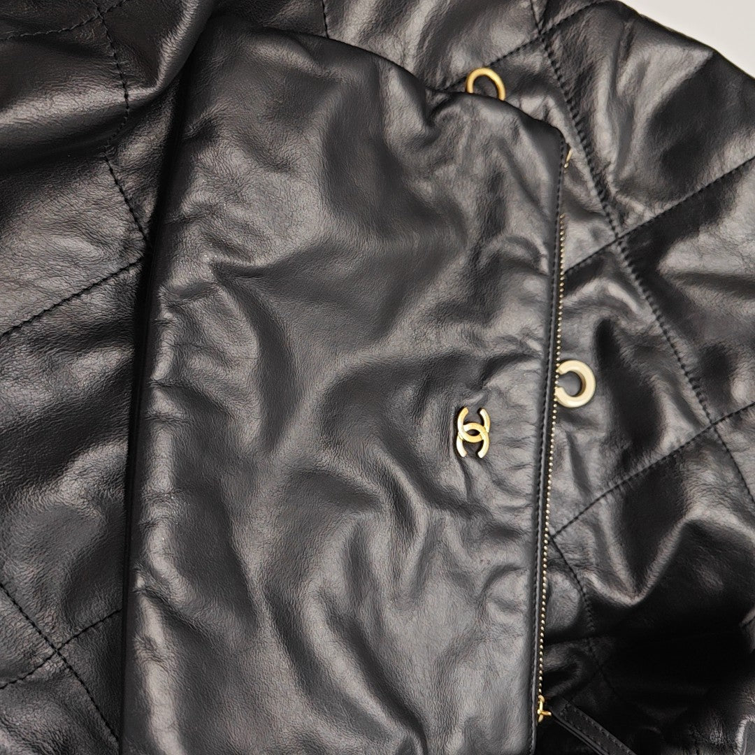 CHANEL 22 Small Quilted Calfskin Black