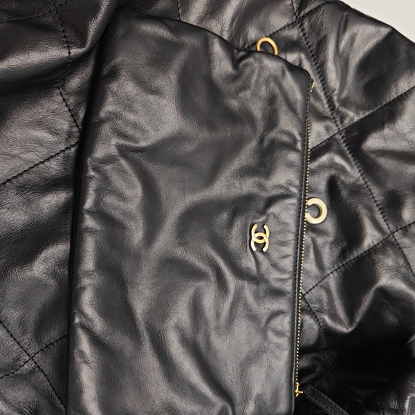 CHANEL 22 Small Quilted Calfskin Black