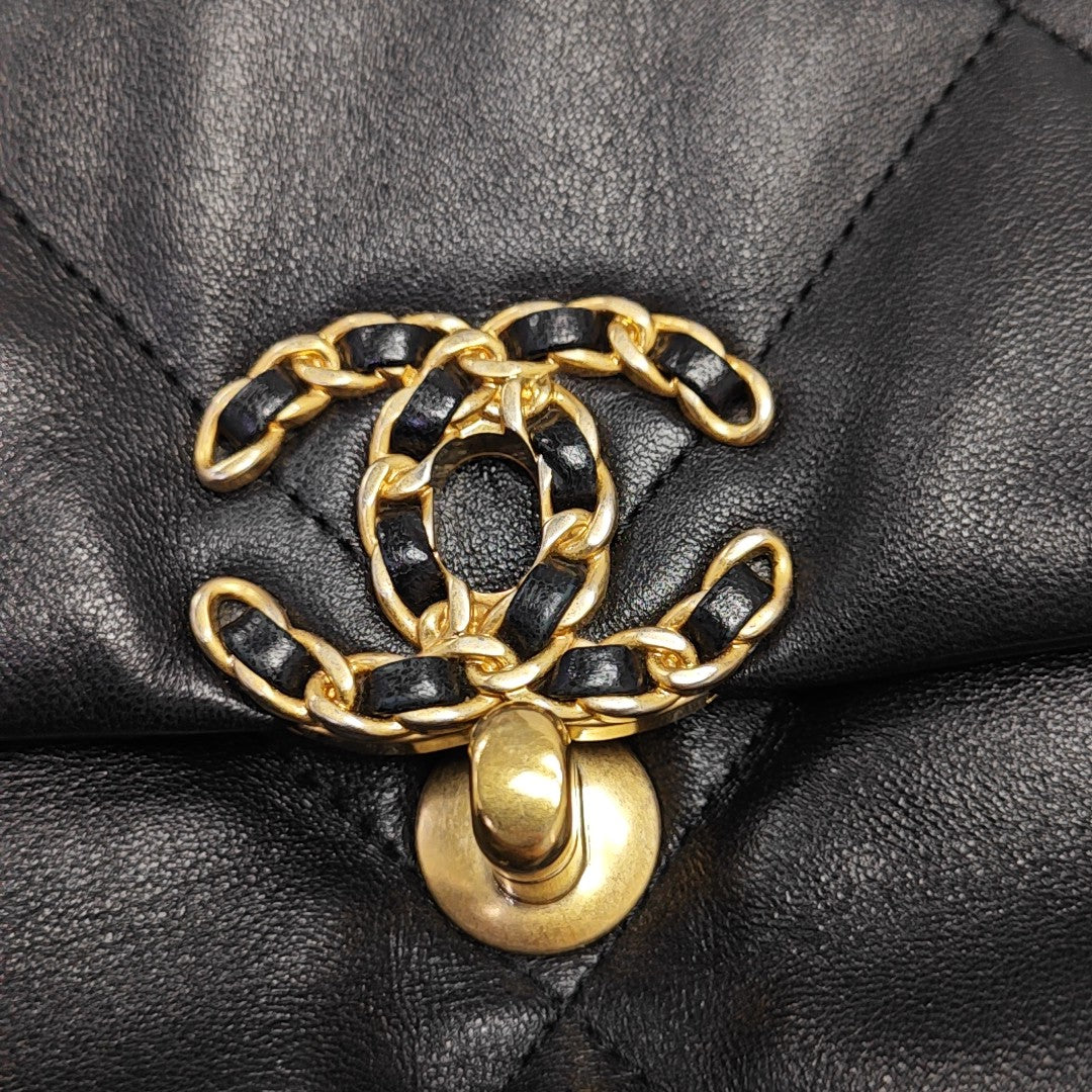 CHANEL 19 Small Quilted Lambskin Black