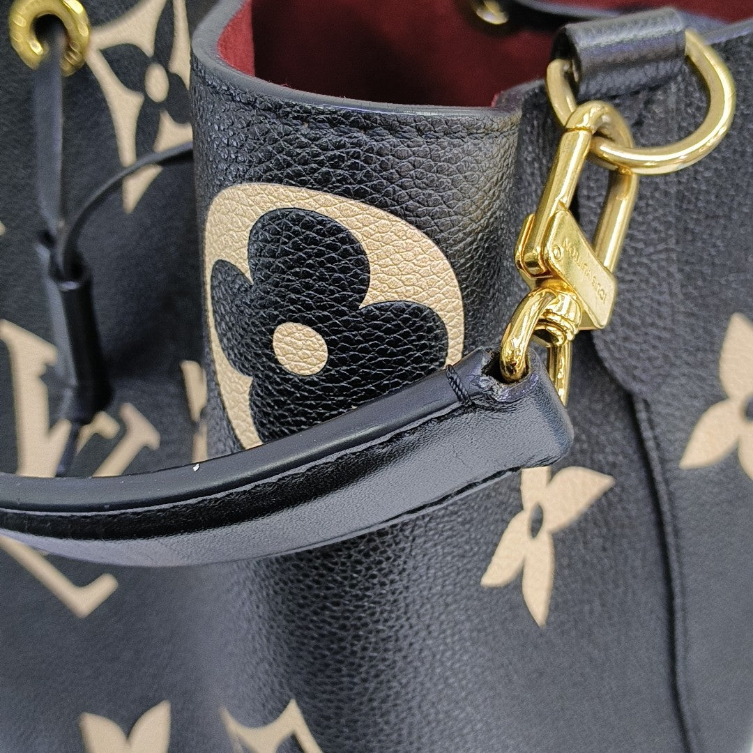 NÉONOÉ MM Calfskin Black