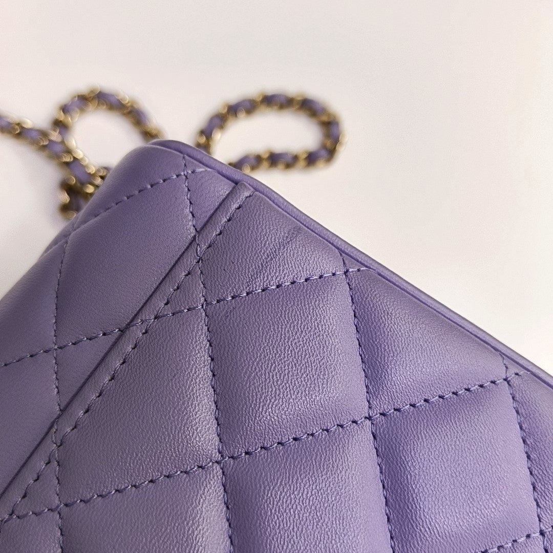 ESTUCHE DE TOCADOR Piel de cordero acolchada Morado